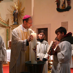 Osternachtsfeier mit Weihbischof Turnovszky